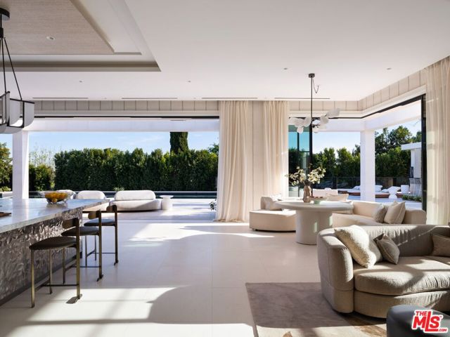 721 N Bonhill Road, Los Angeles CA: https://media.crmls.org/mediaz/49cb4a5a-46cb-4d0f-93b5-4a5670df90c5.jpg