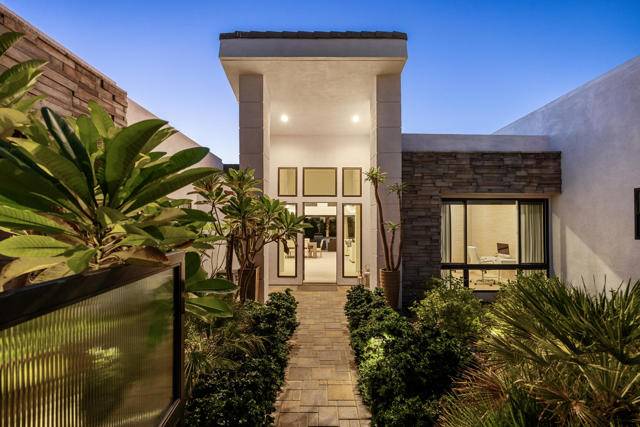 1 Via Merenda, Rancho Mirage CA: https://media.crmls.org/mediaz/49cb5c33-4a79-4a5f-b617-9e14c555b18d.jpg