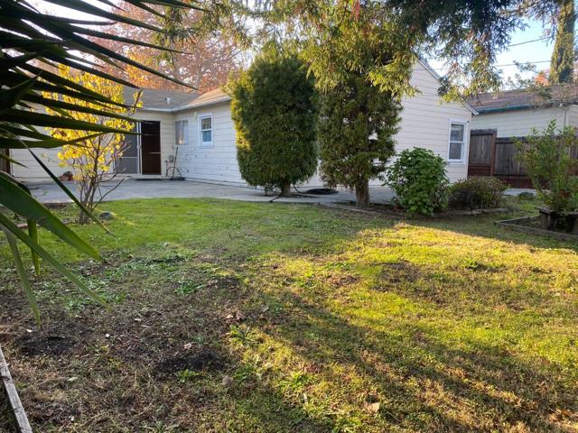 1271 Fernside Street, Redwood City CA: https://media.crmls.org/mediaz/49cb8845-1ea3-46f1-9cf7-537f41afbf75.jpg