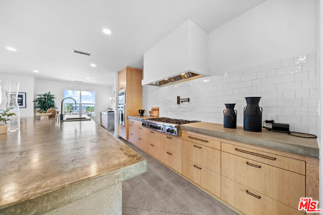 32070 Via Vera, Bonsall CA: https://media.crmls.org/mediaz/49cccf7c-197c-4e40-95f7-2c3d82c68e7e.jpg