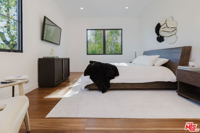 5192 Parkway Calabasas, Calabasas CA: https://media.crmls.org/mediaz/49cce149-b185-40c0-bbab-f5ac64405878.jpg