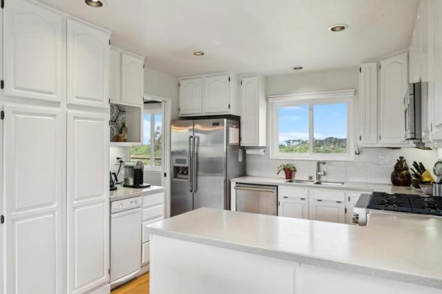 624 Terrace Avenue, Half Moon Bay CA: https://media.crmls.org/mediaz/49cced50-57a6-49c1-83a9-d6815f820e03.jpg