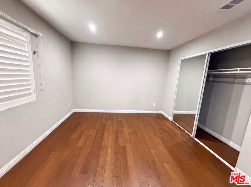 https://media.crmls.org/mediaz/49cd0035-f8e6-42ec-8fb5-554be95c9706.jpg?preset=X-Large