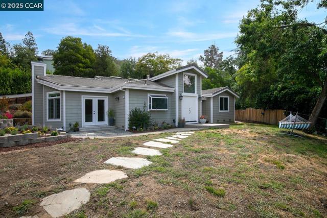 2 Deer field, Walnut Creek CA: https://media.crmls.org/mediaz/49cebe42-523d-4cf0-bc72-7a5658181e4b.jpg