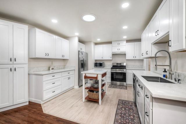 Detail Gallery Image 9 of 37 For 4231 Cielo Ave, Oceanside,  CA 92056 - 3 Beds | 2 Baths