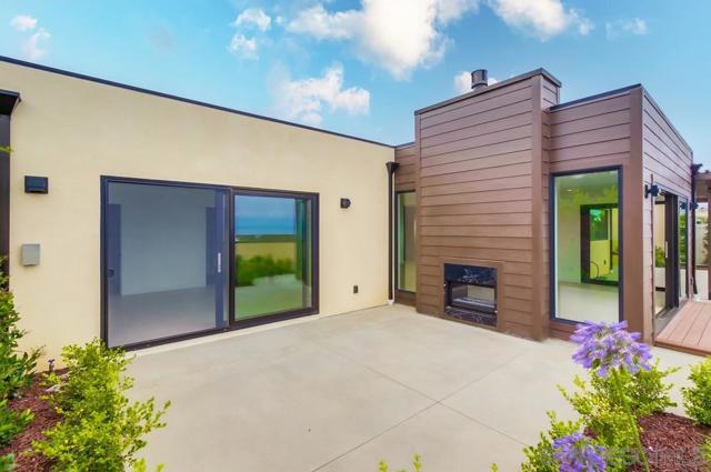 14066 Crest Way, Del Mar CA: https://media.crmls.org/mediaz/49cf9ef1-3348-49e9-a5b6-4abe43b2fec2.jpg