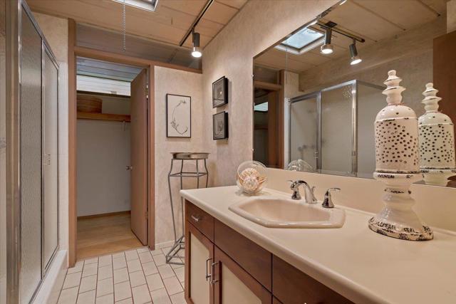 16310 Oakhurst Drive, Monte Sereno CA: https://media.crmls.org/mediaz/49d010e6-70c9-4cf5-9e51-7ab4f4ecad3a.jpg