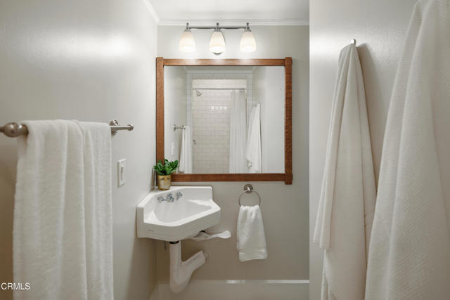 1036 N Chester Avenue, Pasadena CA: https://media.crmls.org/mediaz/49d01be7-5b5b-426c-b651-b7bdc7373437.jpg