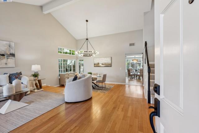 82 Applegate Way, Alameda CA: https://media.crmls.org/mediaz/49d050e5-fa98-4f87-9e25-9182bedf461f.jpg