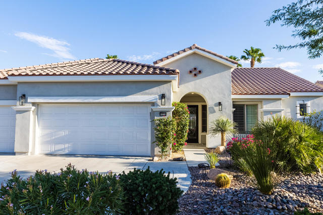 80818 Avenida San Ignacio, Indio CA: https://media.crmls.org/mediaz/49d0ad2b-c6e7-4885-ade6-f27bc653c317.jpg