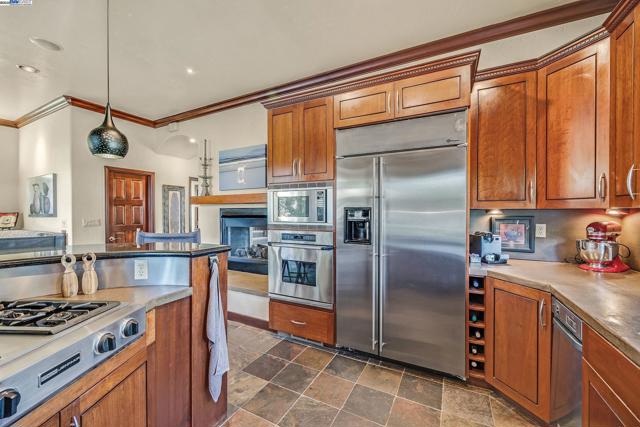 141 Ray St, Pleasanton CA: https://media.crmls.org/mediaz/49d10110-7212-4f0f-b7a9-a01b869f5039.jpg
