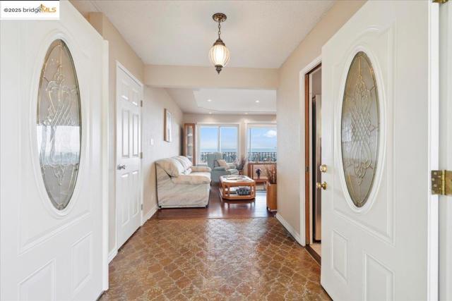 11772 Cranford Way, Oakland CA: https://media.crmls.org/mediaz/49d11b73-8d90-41e0-9560-48cddbcc7ec1.jpg
