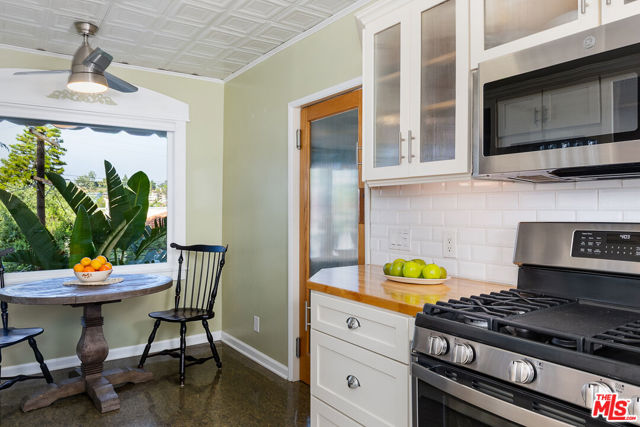 1355 Columbia Drive, Glendale CA: https://media.crmls.org/mediaz/49d1a245-c66f-4b67-b88f-018115fabe58.jpg
