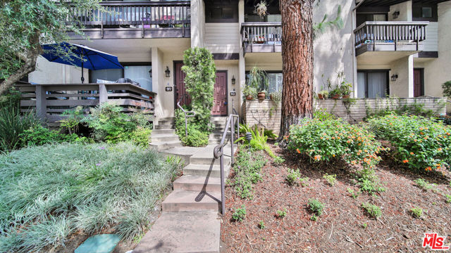 21801 Burbank Boulevard, 92 photo 2