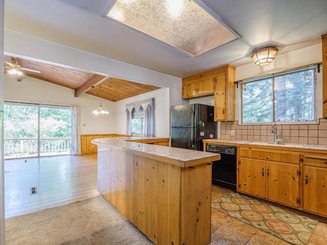 325 Woodland Drive, Scotts Valley CA: https://media.crmls.org/mediaz/49d1f927-759e-4559-bdfc-15c8c1d850a5.jpg