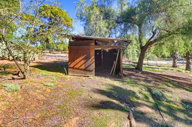 602 Starbright Ln, Alpine CA: https://media.crmls.org/mediaz/49d24f15-5472-4ce8-b0d8-748f4b10b139.jpg