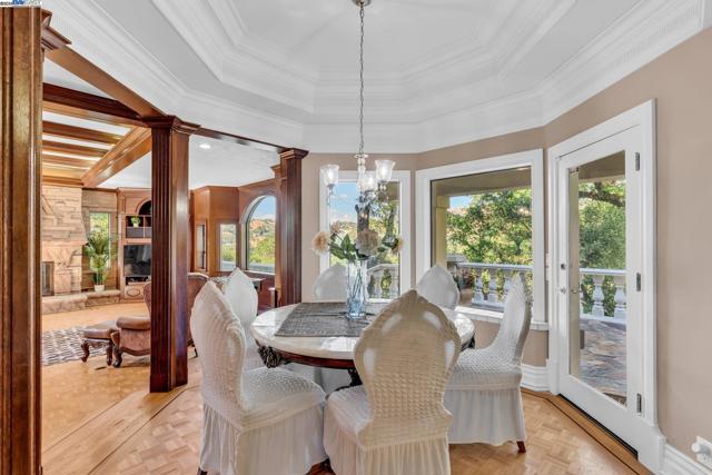 219 Valley Oaks Dr, Alamo CA: https://media.crmls.org/mediaz/49d2d16c-ac46-47ab-aabb-2bf0e3b6571b.jpg