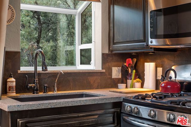 2222 Gimmewald Place, Pine Mountain Club CA: https://media.crmls.org/mediaz/49d3ad7d-b0bf-407c-9e0b-64db1d091a5e.jpg