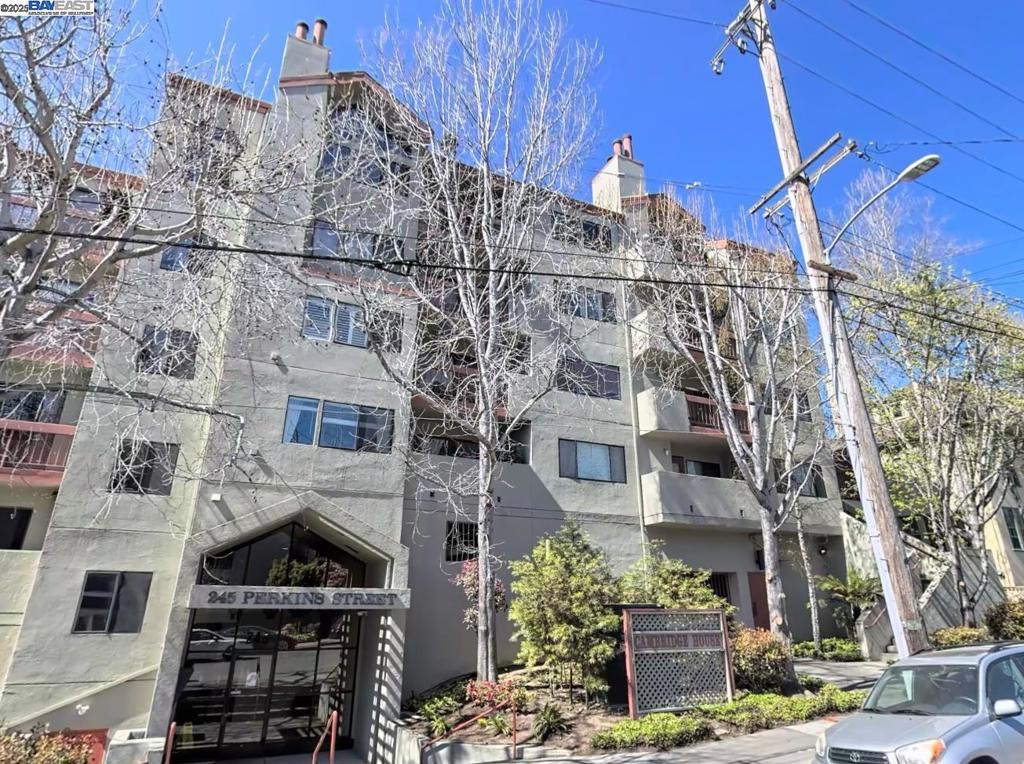 245 Perkins St #33