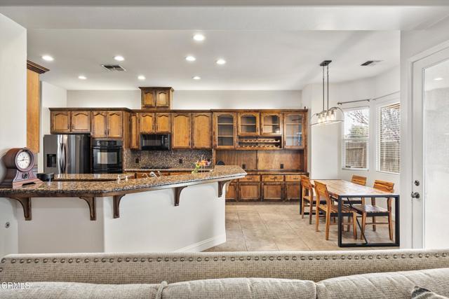 Detail Gallery Image 14 of 38 For 9905 Lightner Way, Bakersfield,  CA 93311 - 3 Beds | 2/1 Baths