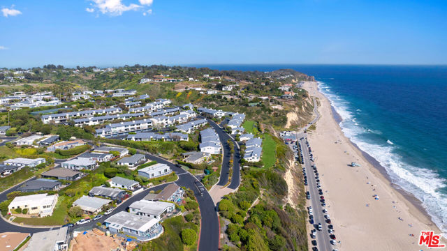 29672 Zuma Bay Way, Malibu CA: https://media.crmls.org/mediaz/49d4e816-4c63-484a-9a2d-c9a5e6a54422.jpg