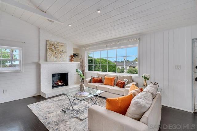 4154 Hill St, San Diego CA: https://media.crmls.org/mediaz/49d4ec8a-bf1e-4e0a-8505-fb8f5badd150.jpg