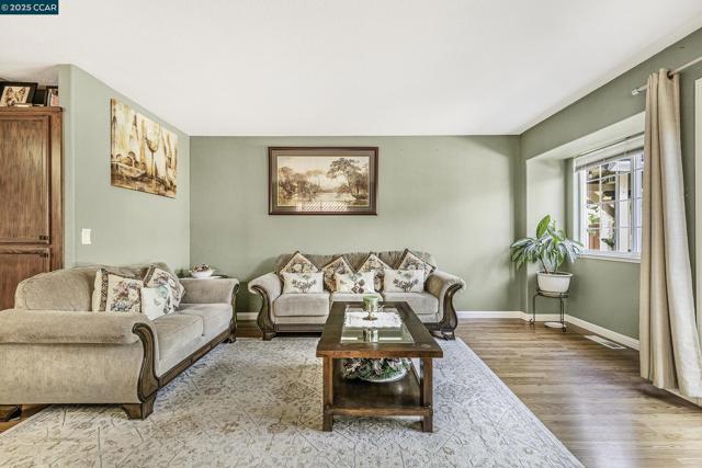 1795 Walnut Creek Dr, Santa Rosa CA: https://media.crmls.org/mediaz/49d5043b-fd58-4806-a5ae-ca1a0d3457ca.jpg