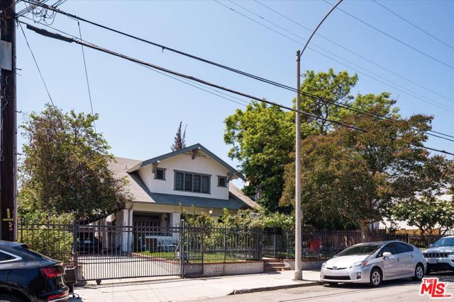 1807 N Van Ness Avenue, Los Angeles CA: https://media.crmls.org/mediaz/49d51f49-a109-4492-9594-ea210d75e521.jpg