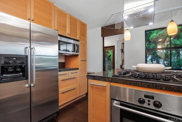 860 Nardo Road, Encinitas CA: https://media.crmls.org/mediaz/49d5494a-e6ca-4d5a-bcec-18bf92bdcdf7.jpg