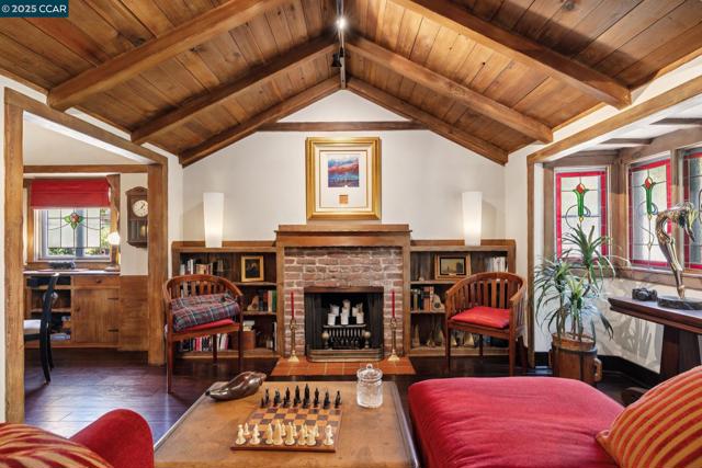 1611 Carmel Dr, Walnut Creek CA: https://media.crmls.org/mediaz/49d60a99-3503-4cd2-bc6a-ad2433c34fbb.jpg