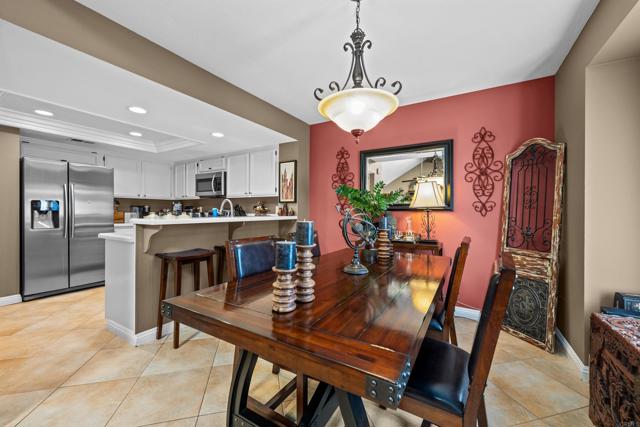 Detail Gallery Image 8 of 25 For 868 Venice Glen, Escondido,  CA 92026 - 2 Beds | 2 Baths