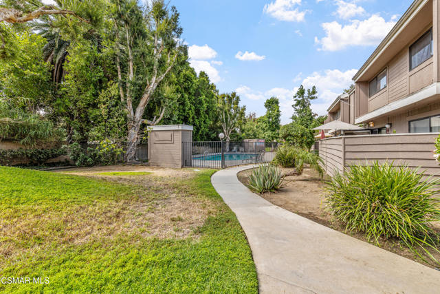 12521 Bradley Avenue, Sylmar CA: https://media.crmls.org/mediaz/49d641ae-f38c-4dae-99f6-16d1f24d4e75.jpg