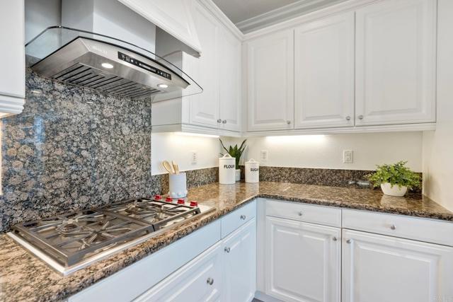 7479 Mermaid Lane, Carlsbad CA: https://media.crmls.org/mediaz/49d6f794-de5f-45df-908b-24d401f22a51.jpg