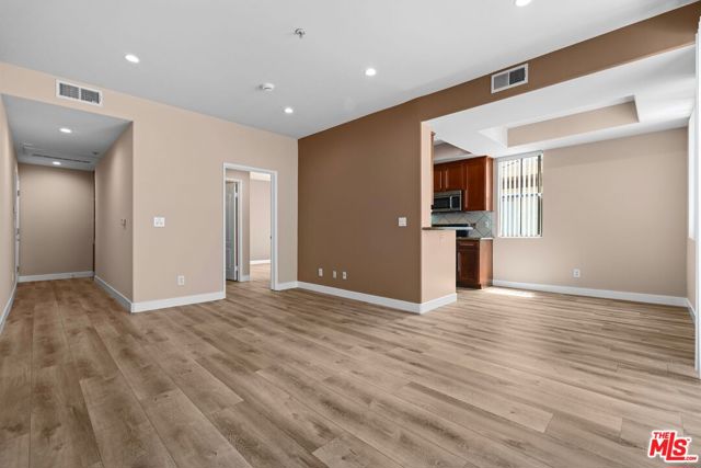 10275 Missouri Avenue, Los Angeles CA: https://media.crmls.org/mediaz/49d72919-2210-48e7-a6e5-70eefc4ea569.jpg