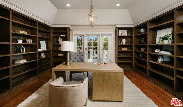 5404 Topeka Drive, Tarzana CA: https://media.crmls.org/mediaz/49d8067b-45e3-4def-99b0-0a12892e6caa.jpg