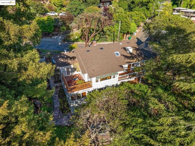 2671 Shasta Rd, Berkeley CA: https://media.crmls.org/mediaz/49d837b3-d790-44fd-b722-737336236c8f.jpg