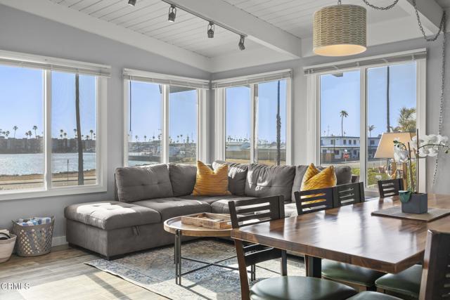 2924 Lakeshore Court, Oxnard CA: https://media.crmls.org/mediaz/49d8df52-3d38-4887-b517-0d4a6c4497b7.jpg