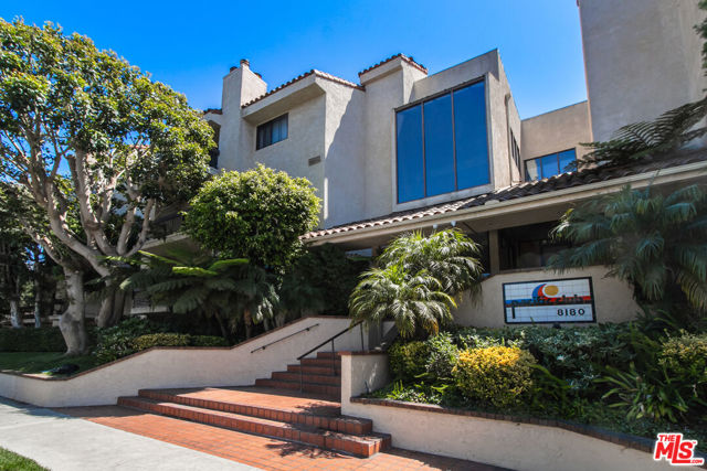 8180 Manitoba Street, Playa del Rey CA: https://media.crmls.org/mediaz/49d8f405-53e2-4bd8-8468-4bd321a07695.jpg