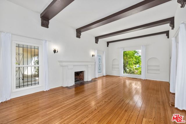 133 N Alta Vista Boulevard, Los Angeles CA: https://media.crmls.org/mediaz/49d8f4ba-eb58-448b-b6a8-cddac5088164.jpg