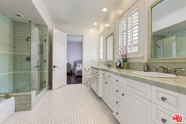 9355 Kirkside Road, Los Angeles CA: https://media.crmls.org/mediaz/49d994ea-506e-45db-8e61-d5a5697dffa2.jpg