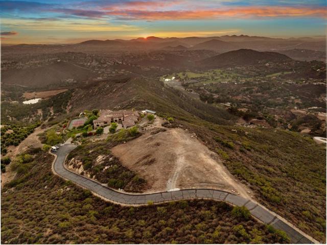 18010 Sunset Point Road, Poway CA: https://media.crmls.org/mediaz/49da259d-a8fa-45e5-a939-750cbba48f05.jpg