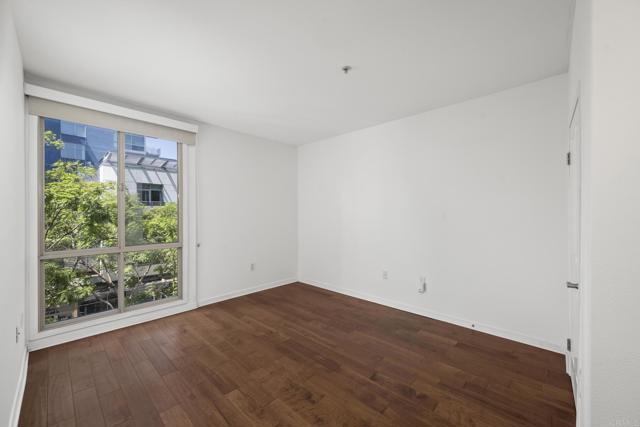 1501 Front Street, San Diego CA: https://media.crmls.org/mediaz/49db45c6-0b21-411c-96da-f174f24121f9.jpg