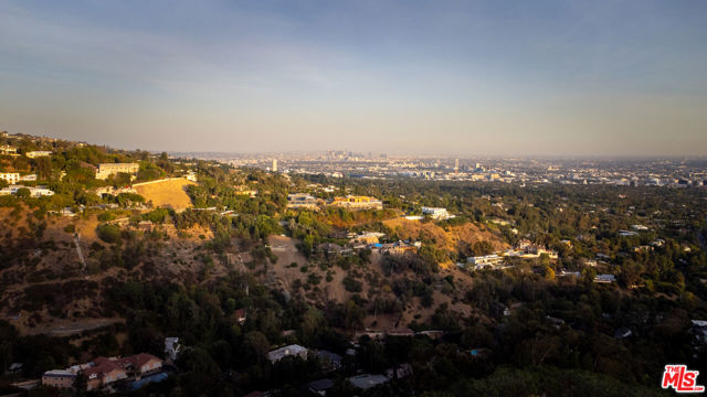 1438 Davies Drive, Beverly Hills CA: https://media.crmls.org/mediaz/49db95fb-1ce3-4d37-873e-b5ab8f723842.jpg