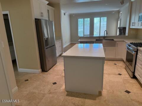 2324 Solway Court, Thousand Oaks CA: https://media.crmls.org/mediaz/49dbb003-e89a-4c46-bd99-ccafee9c441f.jpg