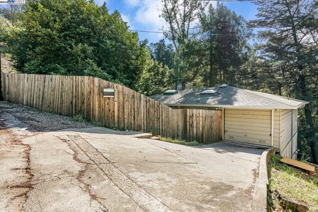 Details for 8040 Shepherd Canyon Rd, Oakland, CA 94611