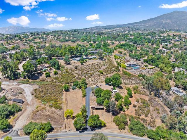2686 Via Viejas, Alpine CA: https://media.crmls.org/mediaz/49dbeb4c-5f63-44a3-beea-61d7d5ff1478.jpg