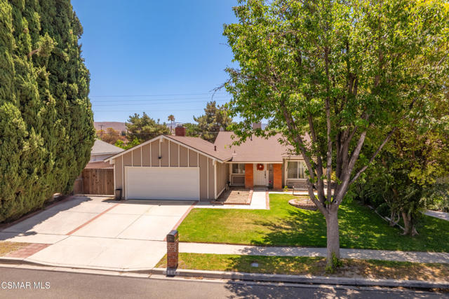 3268 Hilldale Avenue, Simi Valley CA: https://media.crmls.org/mediaz/49dbf421-e14a-459c-a1fc-aa89d159c82f.jpg