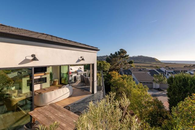 12994 Via Esperia, Del Mar CA: https://media.crmls.org/mediaz/49dc5fd7-074c-483a-8b9d-f1472e21e312.jpg