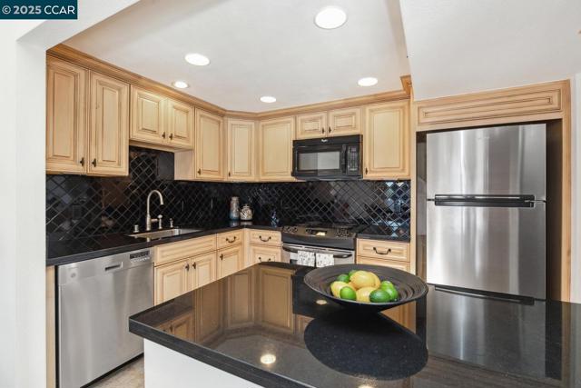 1816 Golden Rain, Walnut Creek CA: https://media.crmls.org/mediaz/49dce07a-1ab8-4ead-9e2e-62aaecbb2d37.jpg
