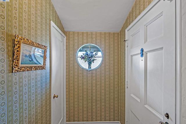 2863 Burton Dr, Oakland CA: https://media.crmls.org/mediaz/49dd0deb-3234-4bbb-a9d5-2750ad479c8c.jpg